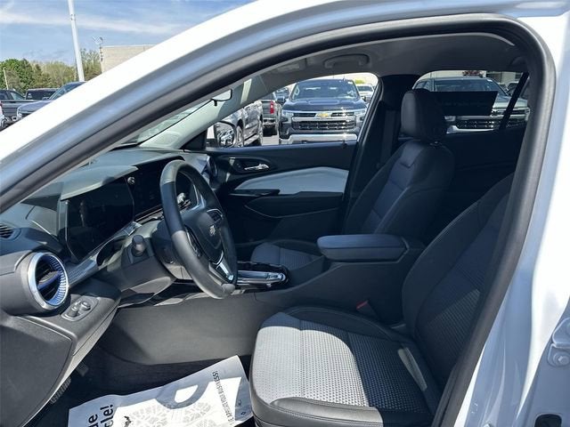 2024 Chevrolet Trax LT - Photo 18