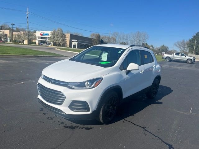 Used 2022 Chevrolet Trax LT with VIN KL7CJLSM1NB568102 for sale in Fort Gratiot Township, MI