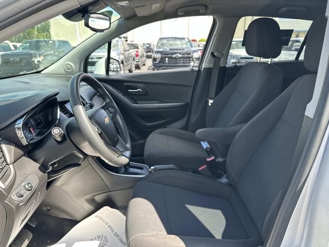 2022 Chevrolet Trax LS - Photo 16