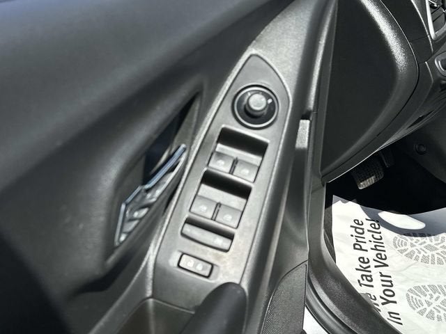 2022 Chevrolet Trax LS - Photo 18