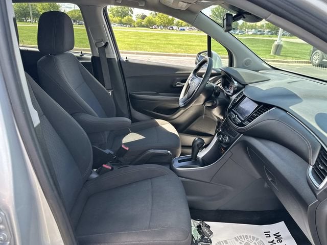 2022 Chevrolet Trax LS - Photo 24
