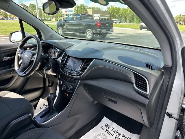 2022 Chevrolet Trax LS - Photo 25