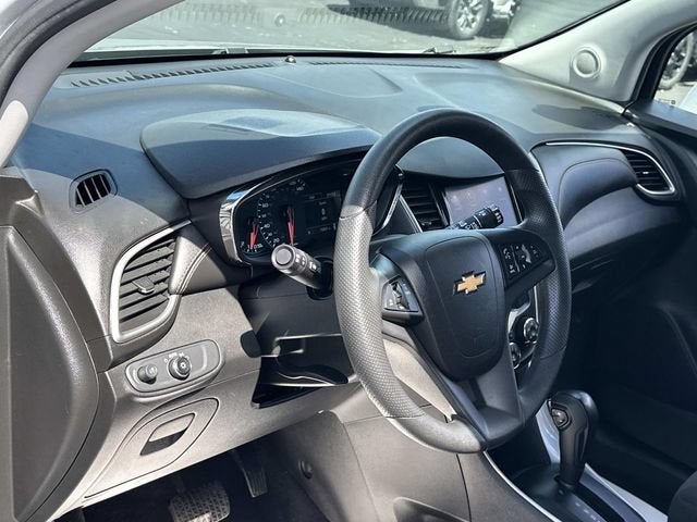 2022 Chevrolet Trax LS - Photo 9