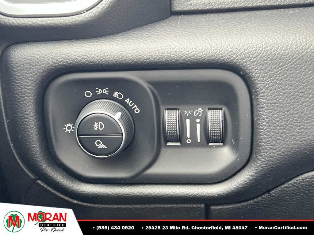2020 RAM 1500 Laramie Crew Cab 4x4 5'7" Box