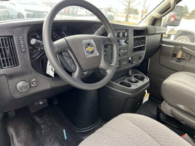 2025 Chevrolet Express Cutaway 3500 1WT