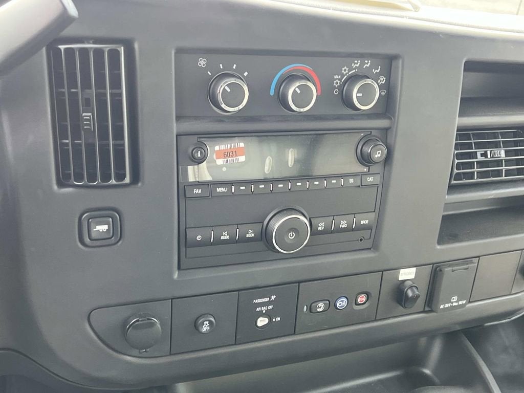 2025 Chevrolet Express Cutaway 3500 1WT