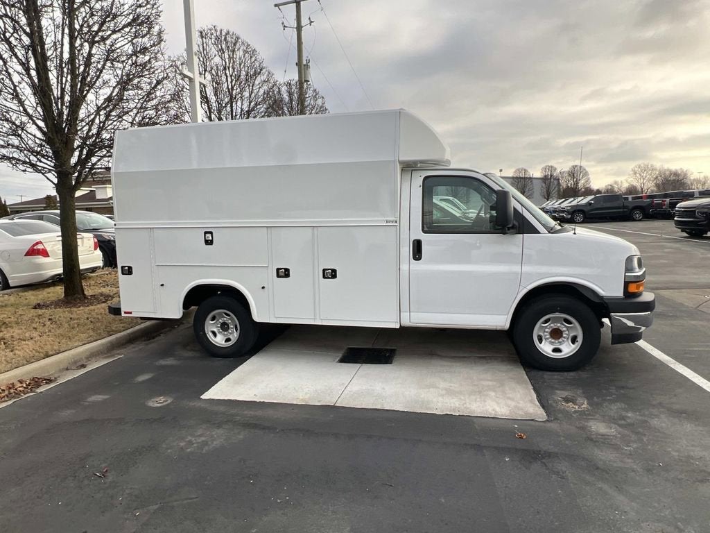 2025 Chevrolet Express Cutaway 3500 1WT