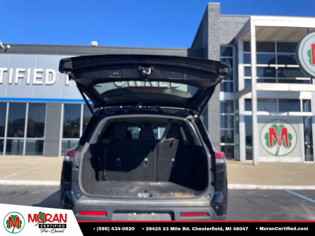 2025 Nissan Pathfinder SV