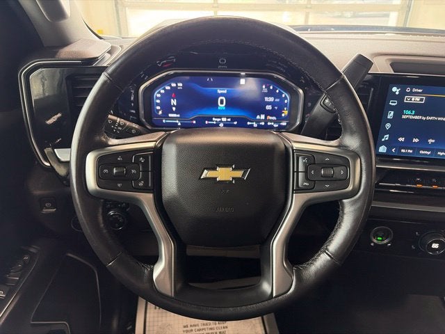 2022 Chevrolet Silverado 1500 4WD Double Cab Standard Bed LT with 2FT