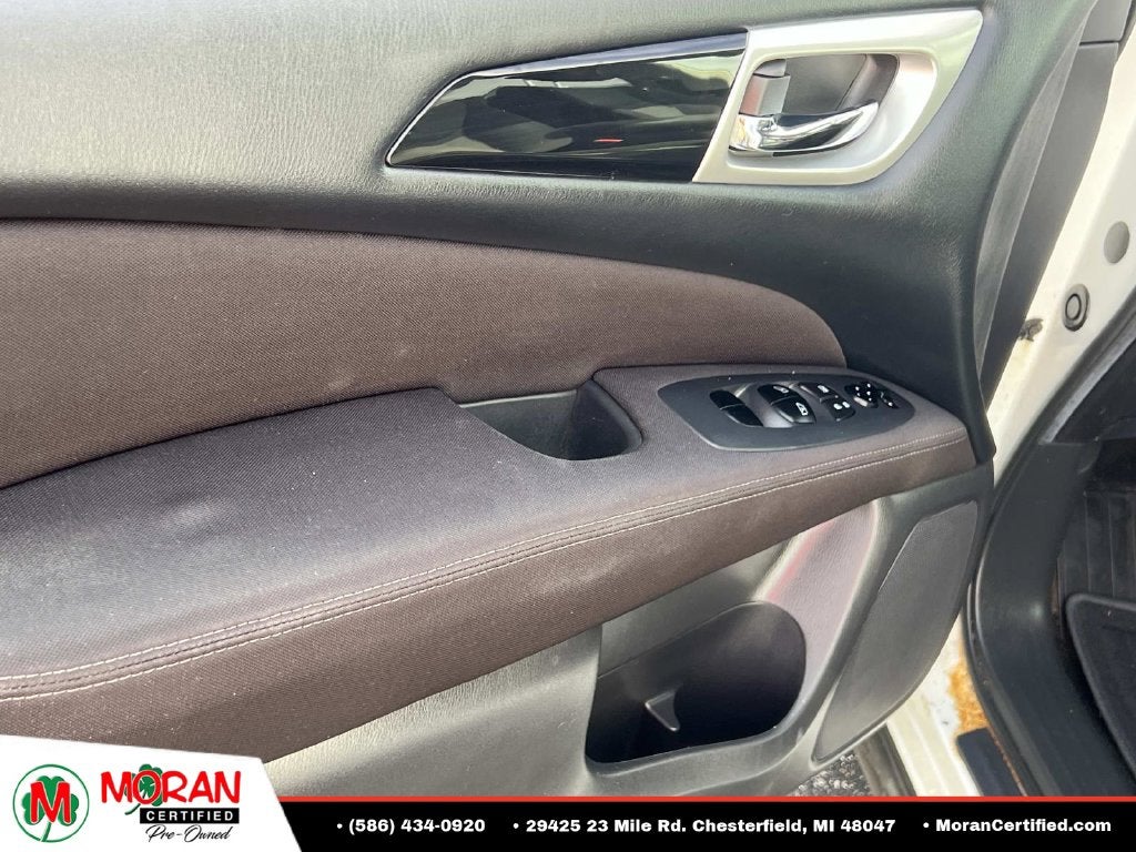 2017 Nissan Pathfinder SV