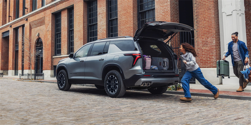 Gray 2027 Chevrolet Traverse